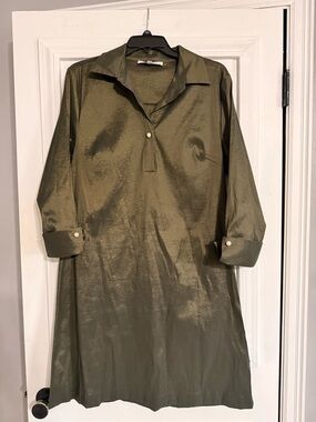 Preston & York Olive Metallic Label Close-Up